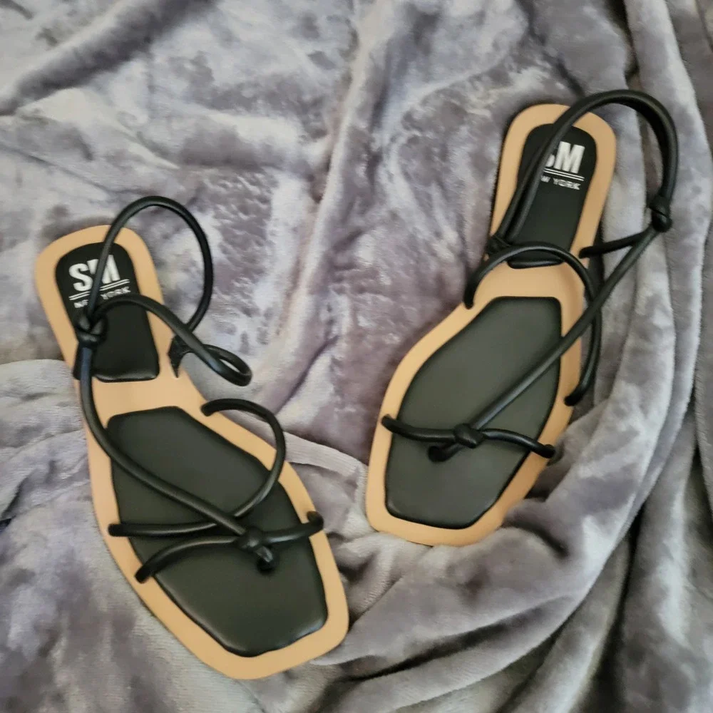 SM New York‎ Molly Sandals Womens 8 Black Excellent Square Toe Strappy Flat